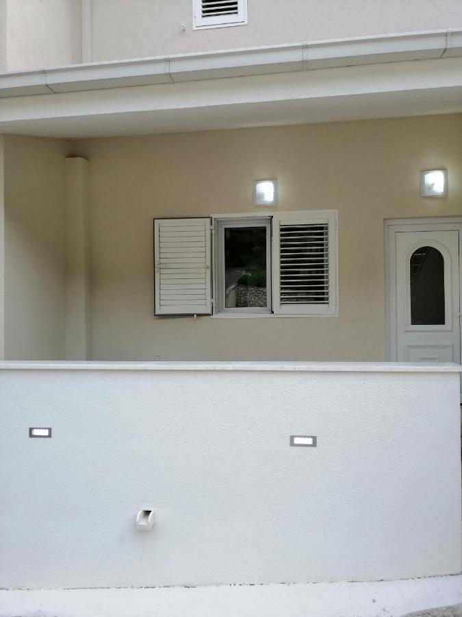 Apartment Lijana Sea View Tučepi Esterno foto